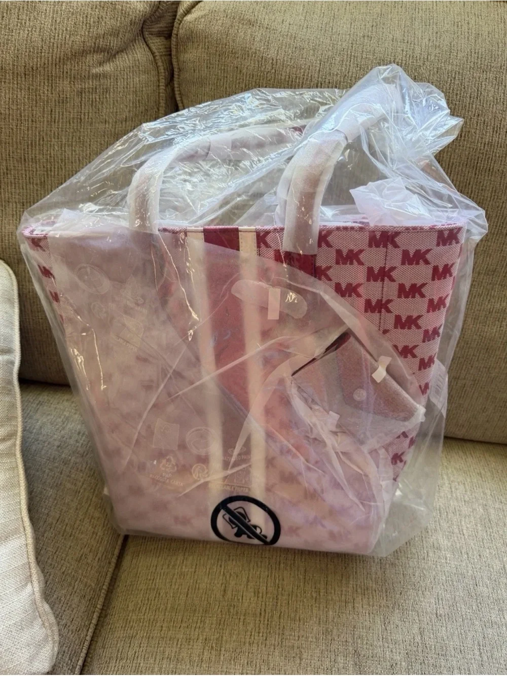 Michael Kors Vincent Large Logo Jacquard Tote W/Card Holder Raspberry